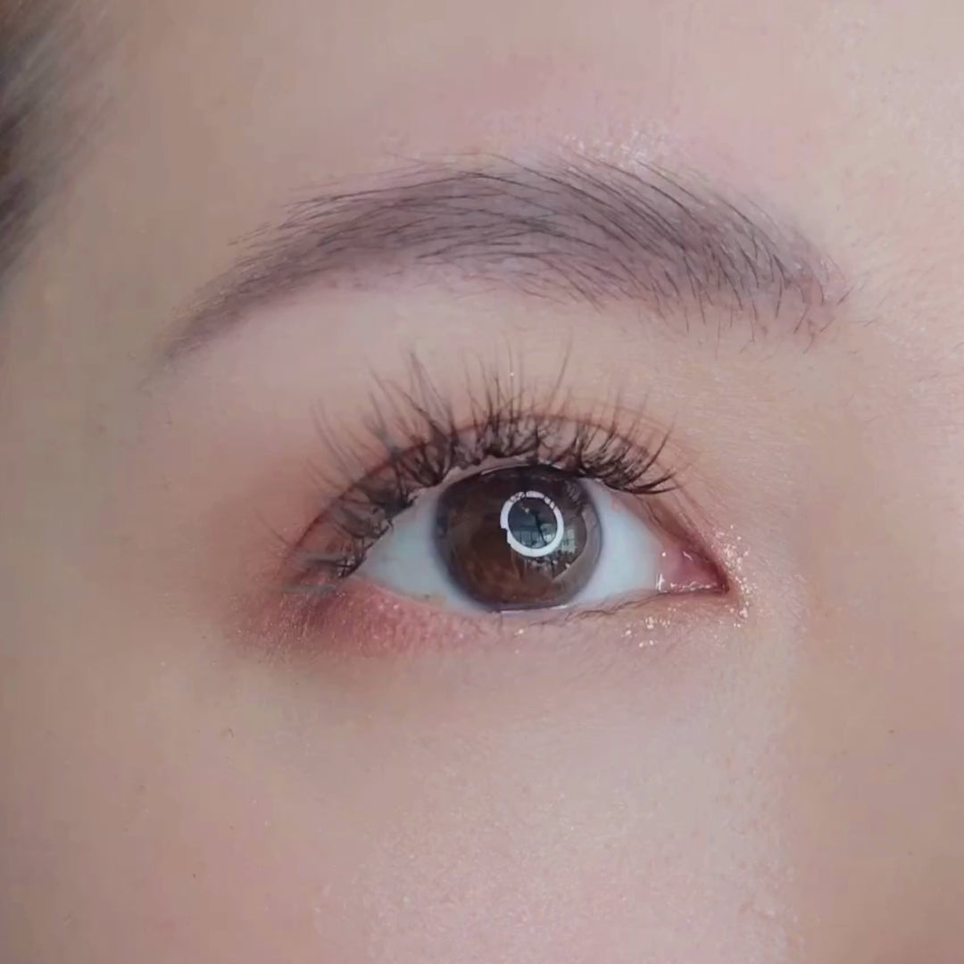 Close up video of a female model's right eye repeatedly blinking and wearing HanaDolly's CLASSY lash style to showcase the DIY lashes in action