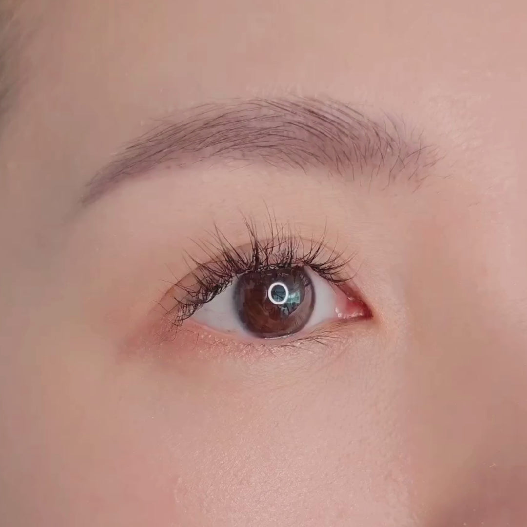 Close up video of a female model's right eye repeatedly blinking and wearing HanaDolly's DAINTY lash style to showcase the DIY lashes in action