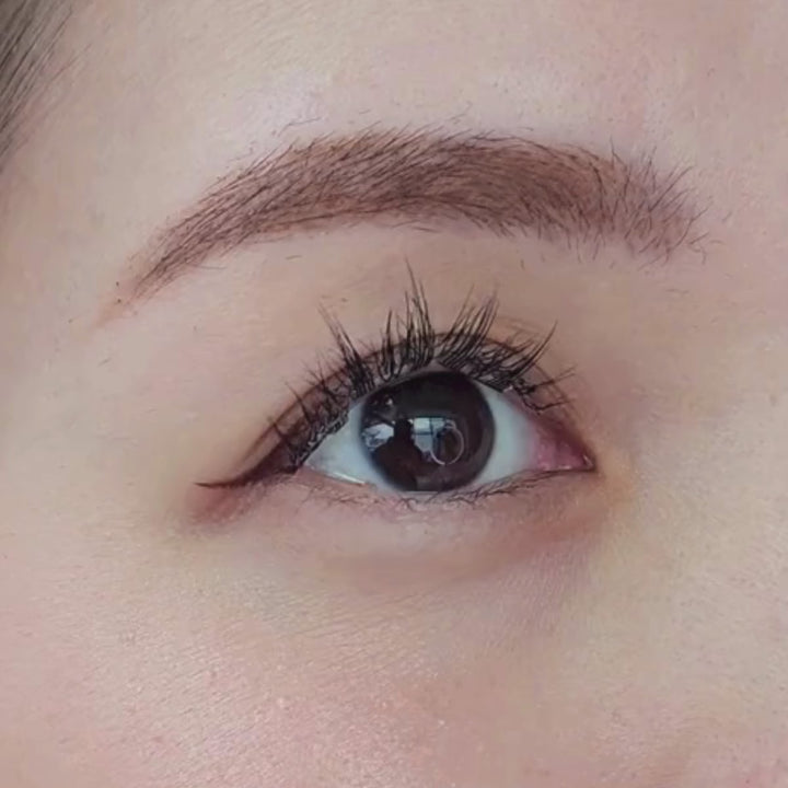 Close up video of female model blinking eye wearing SIREN self-adhesive lash style from HanaDolly's NIMBLE press-on lash collection