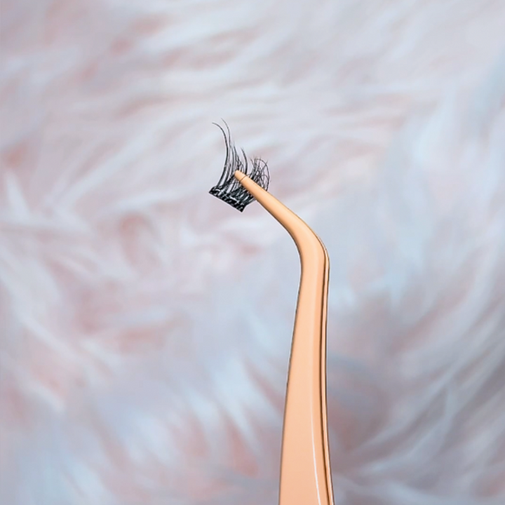 Close-up of HanaDolly PICK lash tweezer holding DIY eyelash cluster for precise application