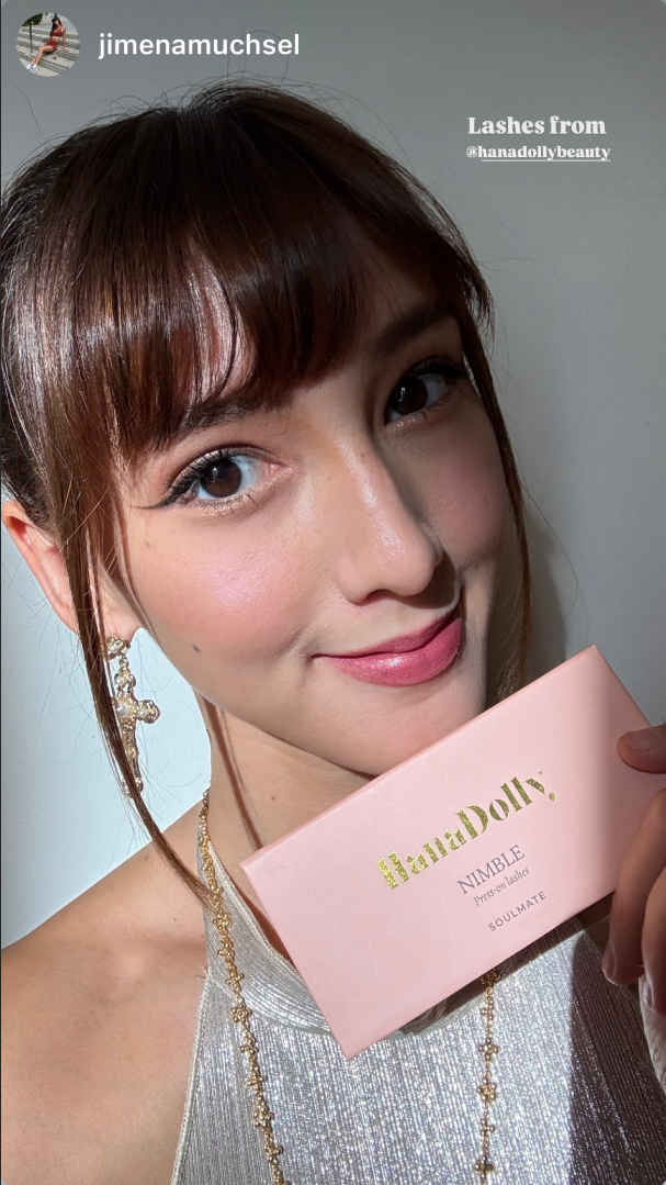 Customer wearing HanaDolly press-on lashes and holding the lash box
